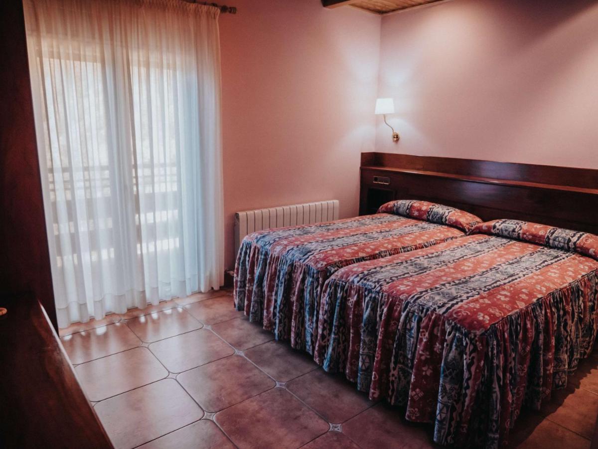 Hostal Les Fonts Castellar De N'Hug Extérieur photo
