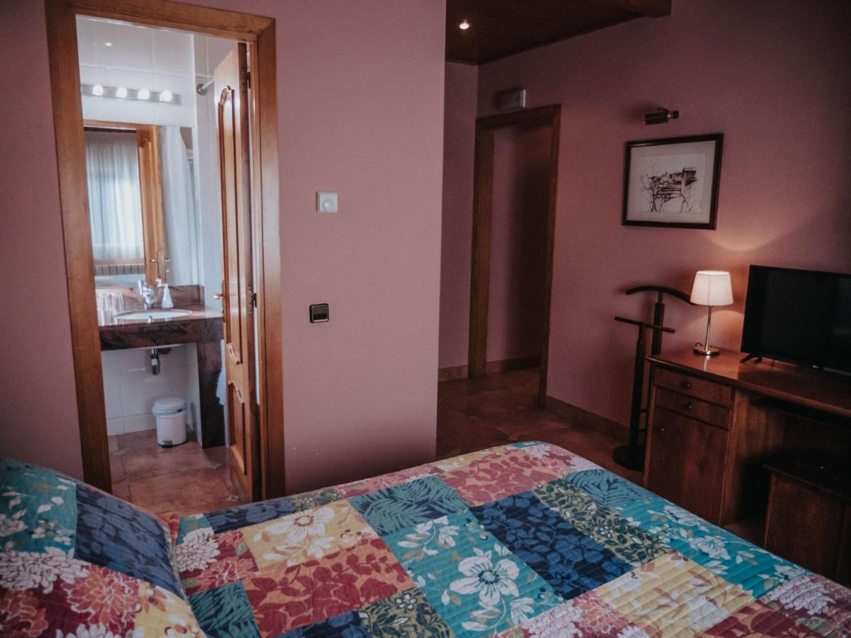 Hostal Les Fonts Castellar De N'Hug Extérieur photo