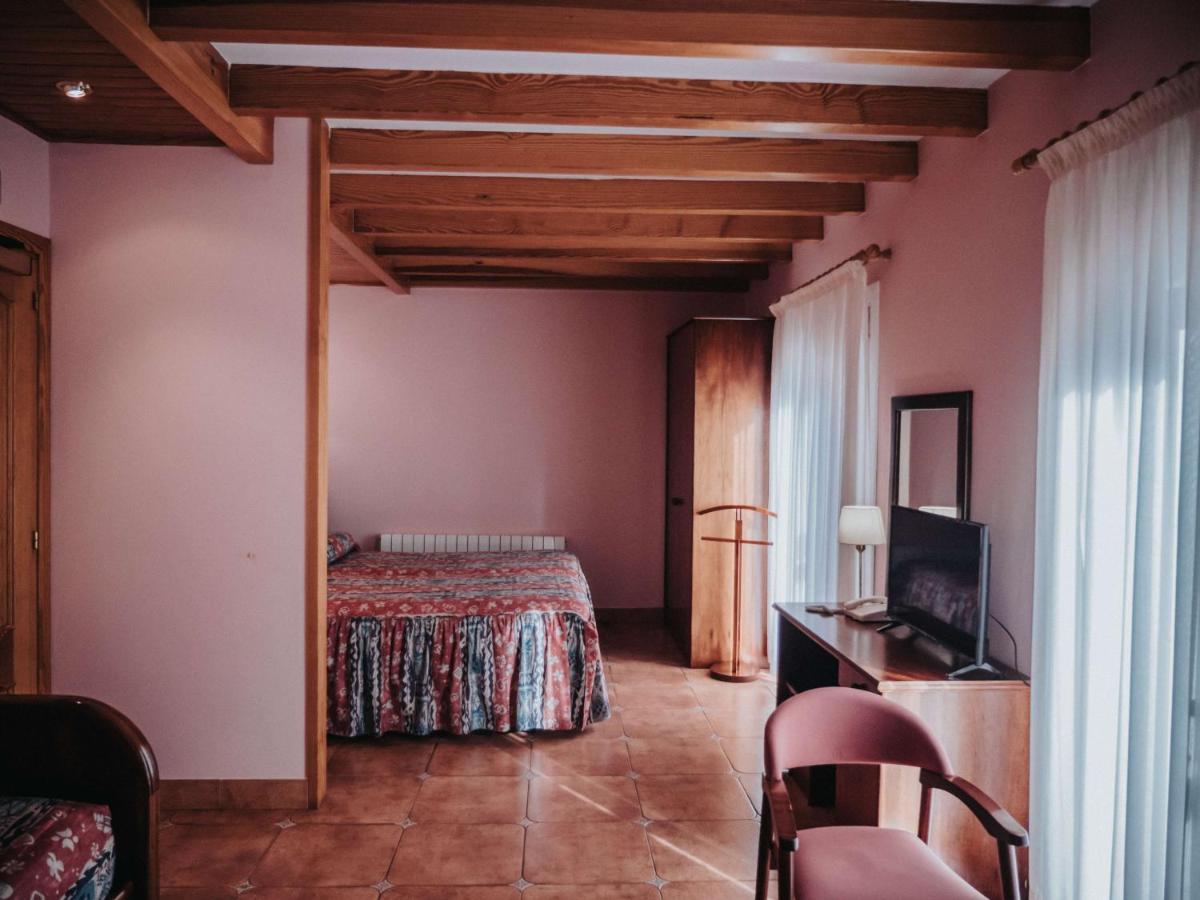 Hostal Les Fonts Castellar De N'Hug Extérieur photo