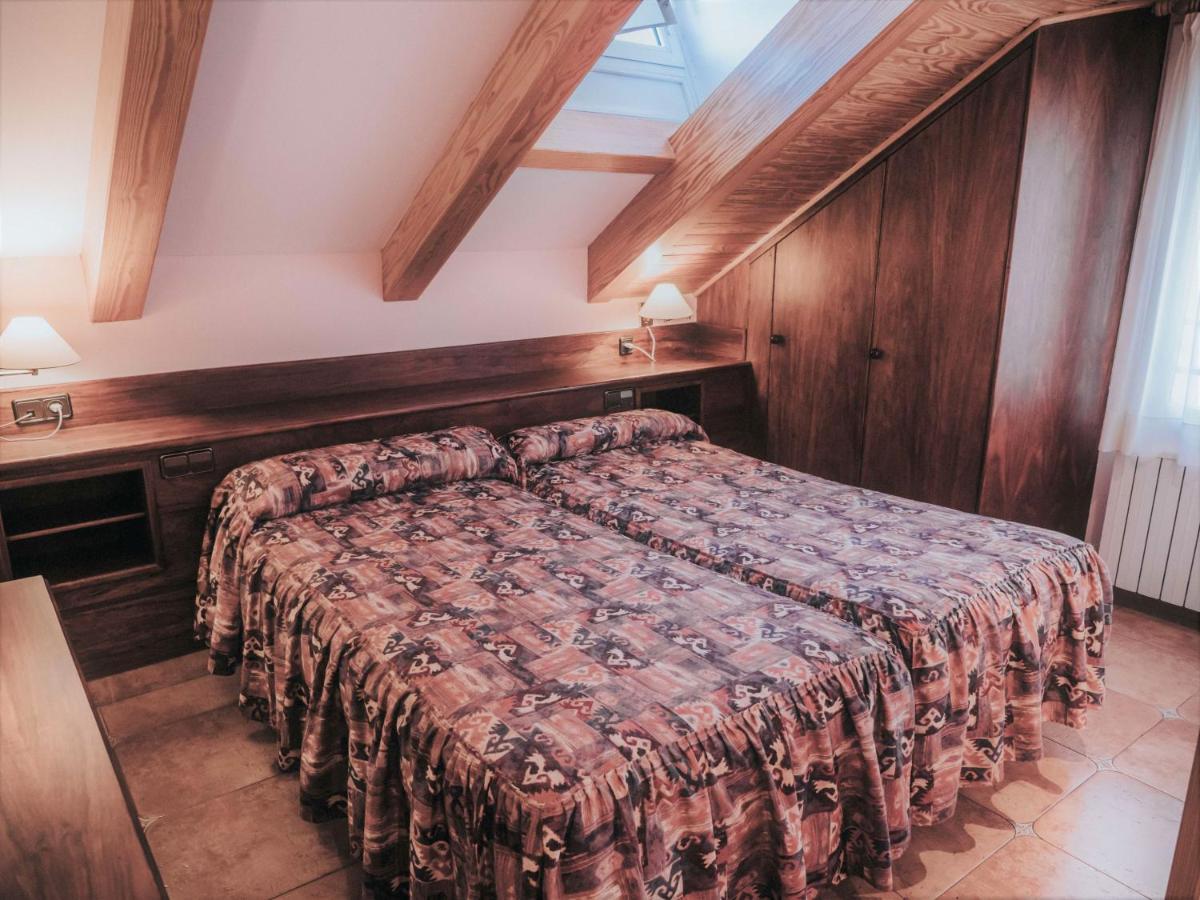 Hostal Les Fonts Castellar De N'Hug Extérieur photo