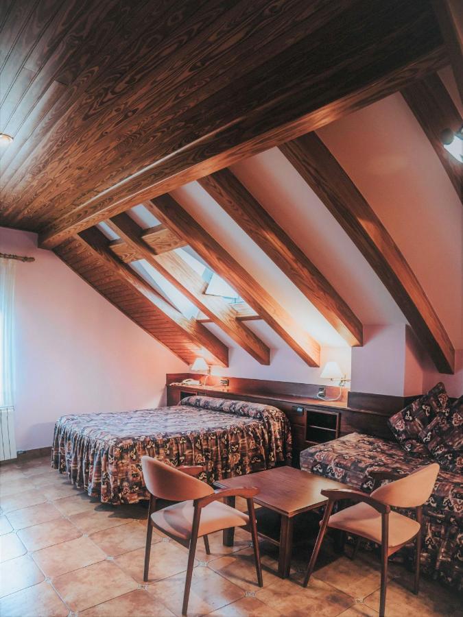 Hostal Les Fonts Castellar De N'Hug Extérieur photo